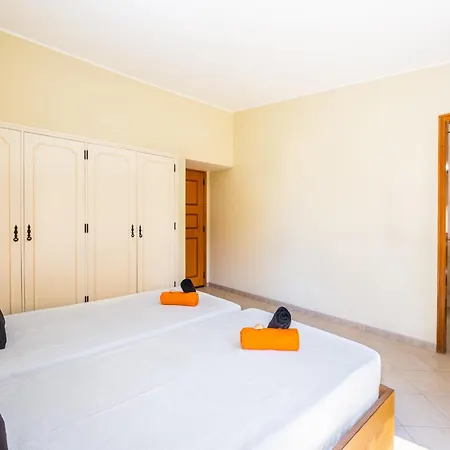 Villa In Albufeira With Private Pool And Garden Villa *