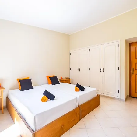 Villa In Albufeira With Private Pool And Garden *