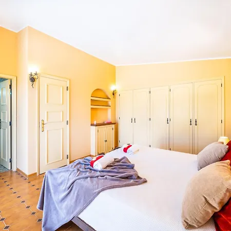 Villa In Albufeira With Private Pool And Garden * Albufeira
