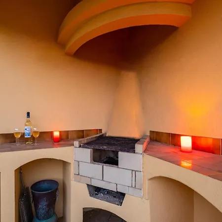 Villa In Albufeira With Private Pool And Garden *