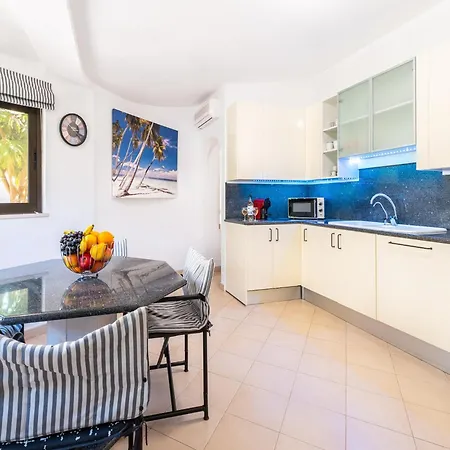 Villa In Albufeira With Private Pool And Garden Villa *