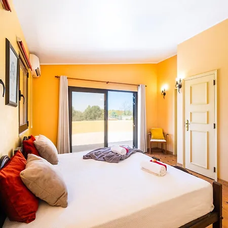 Villa In Albufeira With Private Pool And Garden